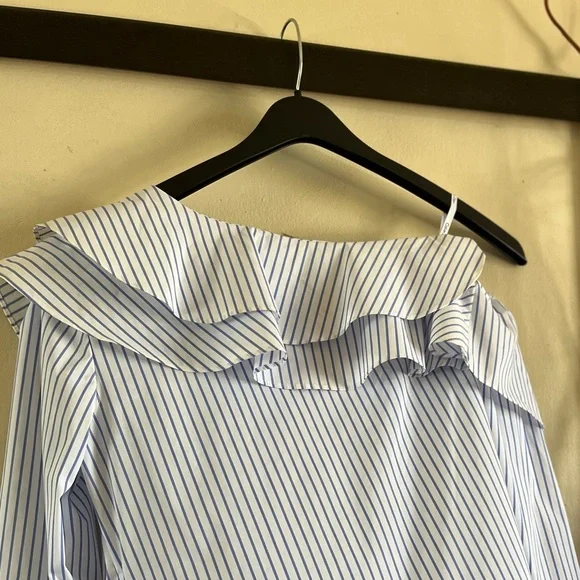 NWT Calvin Klein blue white ruffled neck one cold shoulder blouse - Picture 4 of 8
